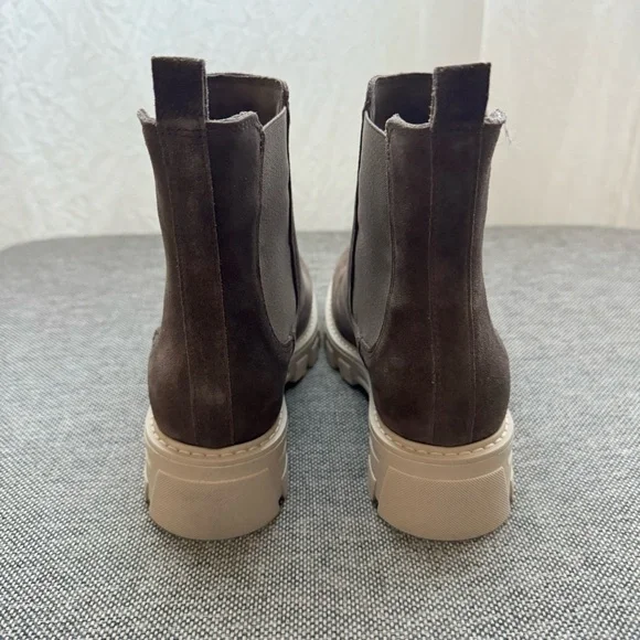 La Canadienne Ashley Boots in Stone Oiled Suede - Picture 5 of 9